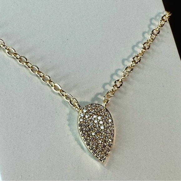 NEW Meghan Markle Inspired Yellow Gold-Filled Inverted Teardrop Pendant Necklace - Picture 3 of 11